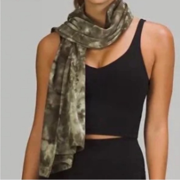 Lululemon Customizable Snap Scarf in Green Tie Dye - Picture 8 of 14